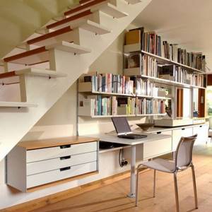 Оформление пространства под лестницей в доме: 22 идеи