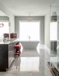 5 советов по дизайну ванной комнаты с окном