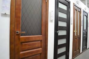 Какие межкомнатные двери лучше выбрать для квартиры: материал и конструкция