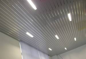 6 советов по выбору и монтажу алюминиевого реечного потолка