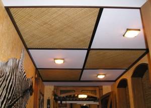 9 материалов для отделки потолка в прихожей