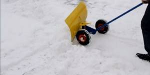 Выбираем скребок для уборки снега: 7 советов