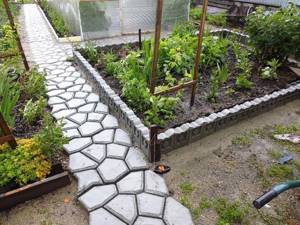11 советов по выбору форм и заливке садовых дорожек
