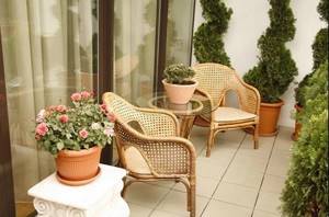 Мебель для балкона и лоджии: 7 советов по выбору и расстановке