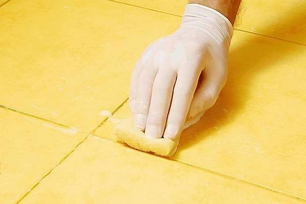 5 способов, как снять плитку со стены и пола