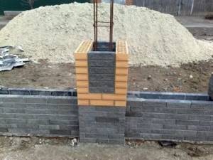 8 советов по выбору и установке декоративных бетонных блоков для забора