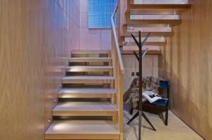 10 советов по оформлению и освещению лестницы в частном доме